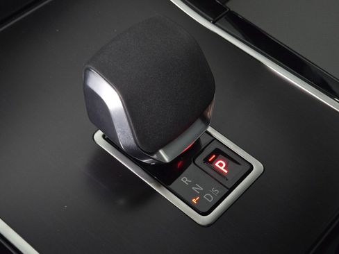 New 2026 Land Rover Range Rover Velar Dynamic SE image 30