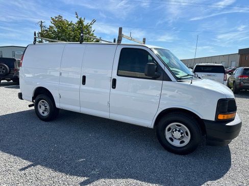 Used 2017 Chevrolet Express 2500 RWD image 7