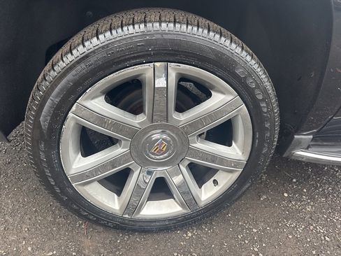 Used 2015 Cadillac Escalade ESV Luxury image 22