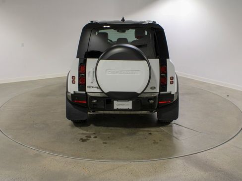 Used 2023 Land Rover Defender 110 X-Dynamic SE image 4