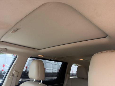 Used 2016 Toyota Highlander Limited w/ Driver Technology Package FWD image 28