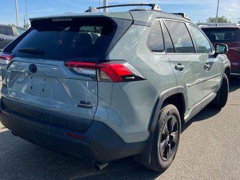 Used 2021 Toyota RAV4 XLE w/ Convenience Package AWD/4WD image 4