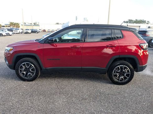 Used 2025 Jeep Compass Trailhawk w/ Trailhawk Elite Group image 7