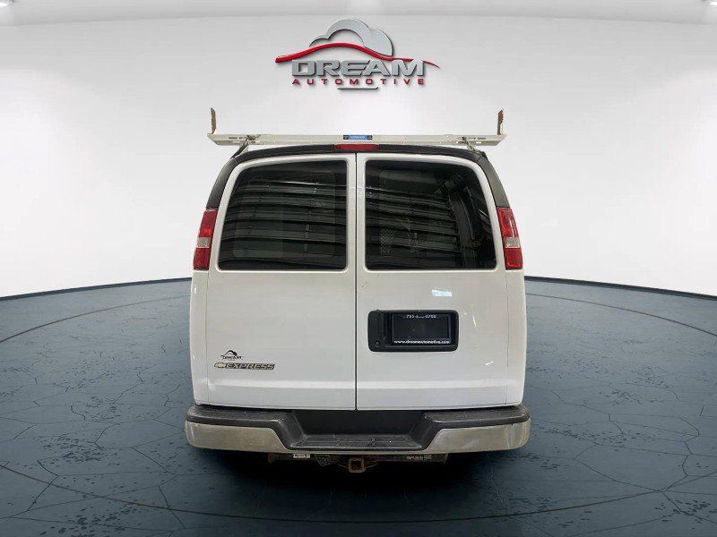 Used 2017 Chevrolet Express 2500 Extended RWD image 12
