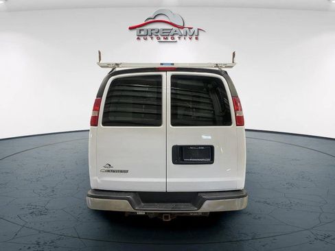 Used 2017 Chevrolet Express 2500 Extended RWD image 12