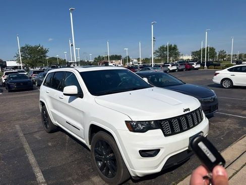 Used 2019 Jeep Grand Cherokee Altitude AWD/4WD image 2