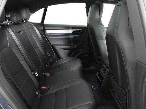 Used 2025 Porsche Macan 4 Electric image 30