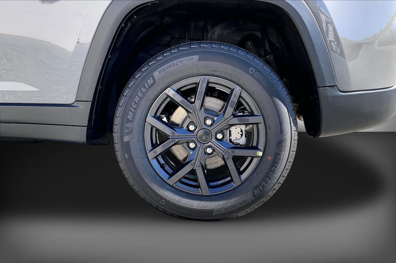 New 2027 Jeep Grand Cherokee Altitude RWD image 30