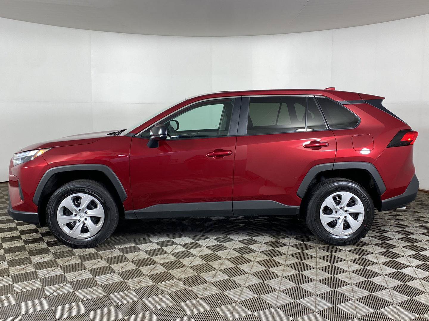 Used 2024 Toyota RAV4 LE AWD/4WD image 6