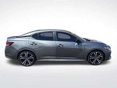 Used 2022 Nissan Sentra SR w/ Electronics Package FWD image 2