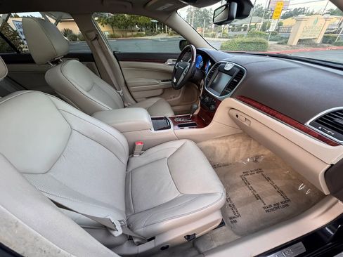 Used 2011 Chrysler 300 C w/ Sound Group RWD image 12