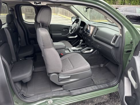 Used 2022 Nissan Frontier SV w/ Technology Package RWD image 28