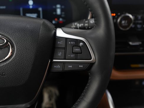 Used 2023 Toyota Highlander Platinum AWD/4WD image 29