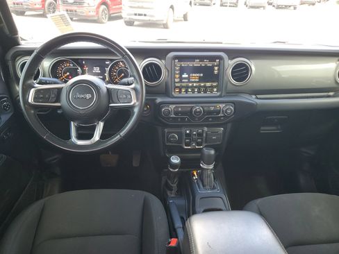 Used 2022 Jeep Gladiator Overland w/ Trailer Tow Package image 15