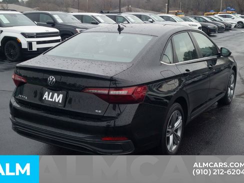 Used 2024 Volkswagen Jetta SE image 5