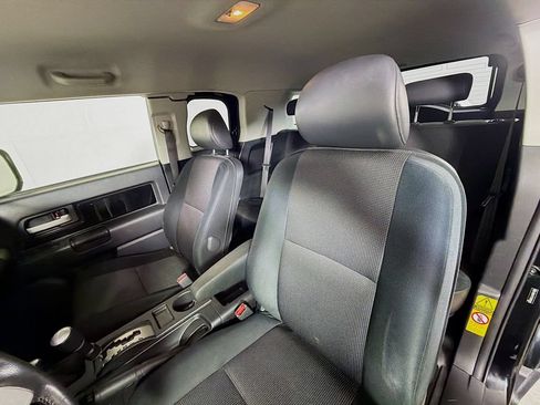 Used 2007 Toyota FJ Cruiser 4WD image 12