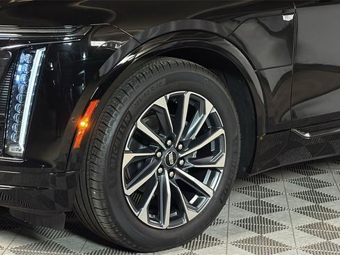 Used 2025 Cadillac Lyriq Sport image 4