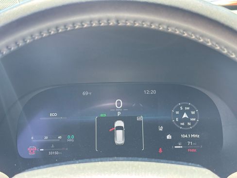 Used 2025 Toyota Highlander XSE AWD/4WD image 40
