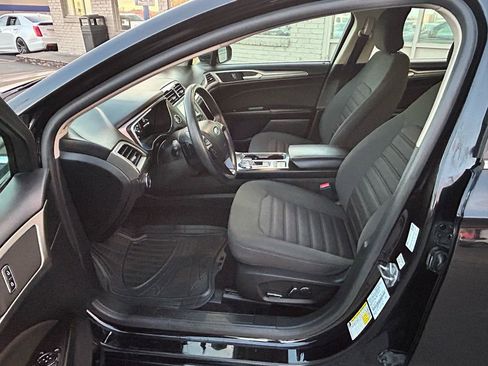 Used 2019 Ford Fusion SE image 6