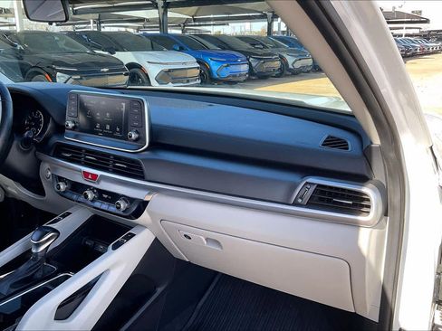 Used 2020 Kia Telluride S w/ S 8 Passenger Seating Package image 19