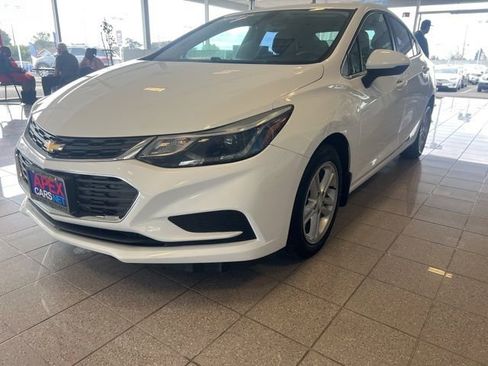 Used 2017 Chevrolet Cruze LT w/ Convenience Package image 11