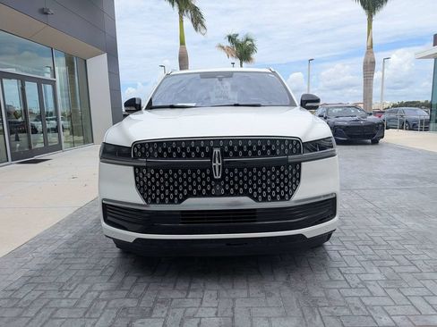 Certified 2025 Lincoln Navigator Reserve AWD/4WD image 9