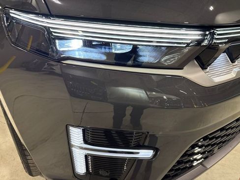 New 2026 Jeep Grand Wagoneer 4WD w/ Premium Group I image 17