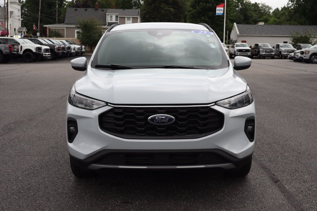 Used 2025 Ford Escape ST-Line Select AWD/4WD image 14