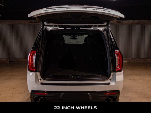 Used 2022 GMC Yukon XL Denali image 8