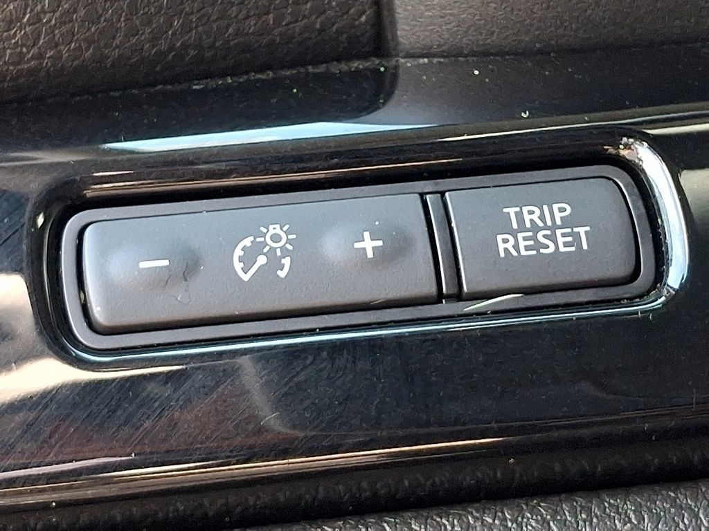 Used 2024 Nissan Titan SV w/ SV Convenience Package RWD image 27