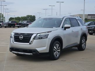 Used 2025 Nissan Pathfinder SL AWD/4WD video 3