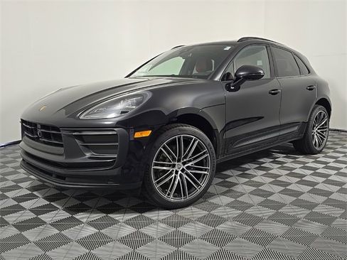 Certified 2025 Porsche Macan image 1