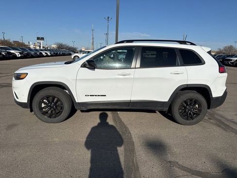 Used 2023 Jeep Cherokee Altitude Lux AWD/4WD image 6