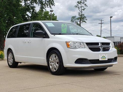 Used 2018 Dodge Grand Caravan SE w/ UConnect Hands-Free Group FWD image 8