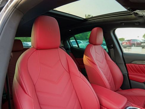 Used 2025 Maserati Grecale Modena AWD/4WD image 38