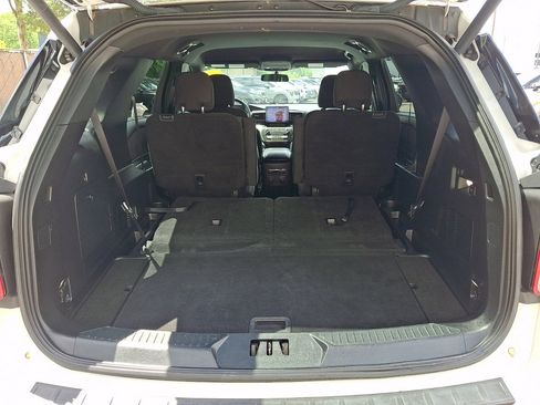 Used 2020 Ford Explorer XLT AWD/4WD image 18