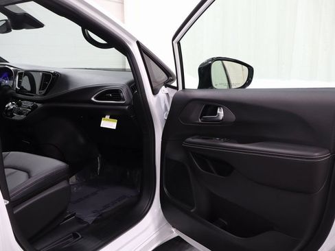 New 2026 Chrysler Pacifica Select w/ S Appearance Package FWD image 13