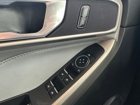 Used 2022 Ford Explorer XLT w/ Equipment Group 202A image 27