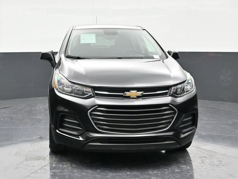 Used 2022 Chevrolet Trax LS w/ Tint and Cruise Package image 8
