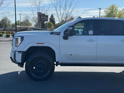 Used 2025 GMC Sierra 3500 AT4 w/ AT4 Premium Plus Package AWD/4WD image 11