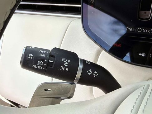 Used 2024 Land Rover Range Rover Autobiography image 32