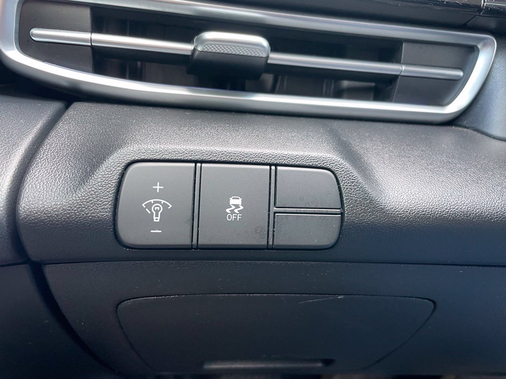 Used 2025 Hyundai Elantra SEL FWD image 38
