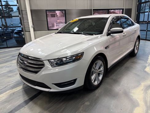 Used 2018 Ford Taurus SEL image 4