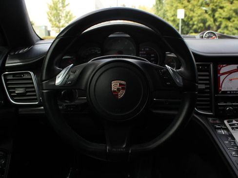 Used 2013 Porsche Panamera GTS image 22