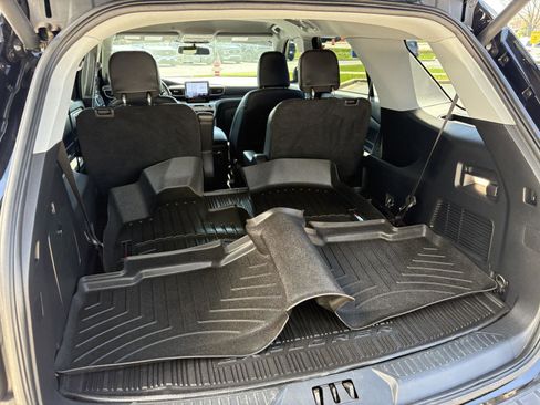 Used 2022 Ford Explorer XLT w/ Equipment Group 202A image 20