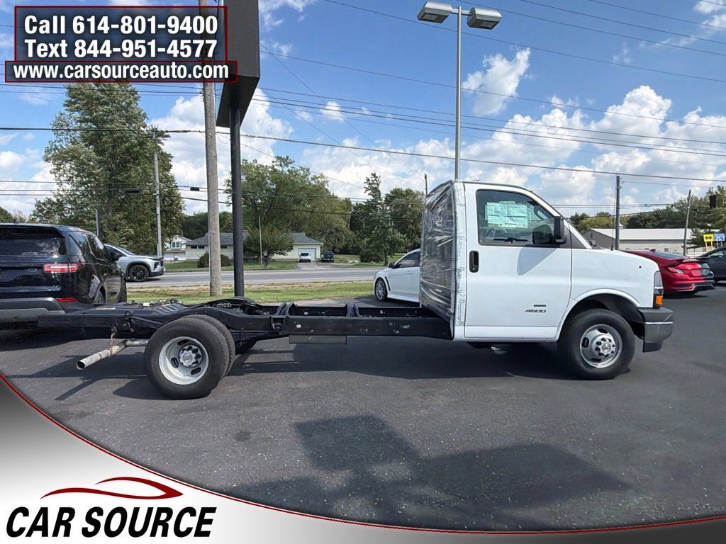 Used 2023 Chevrolet Express 4500 w/ Ambulance Package RWD image 4