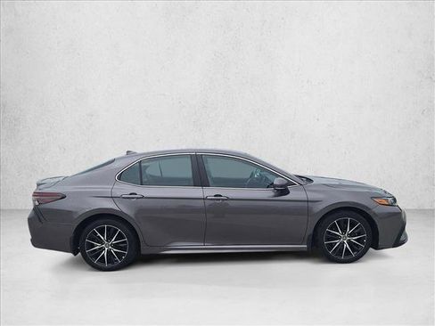 Used 2024 Toyota Camry SE FWD image 5