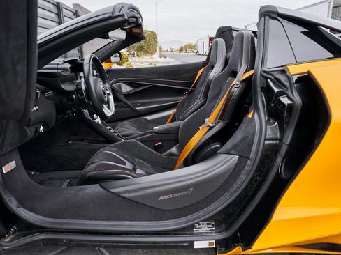 Used 2024 McLaren 750S image 32