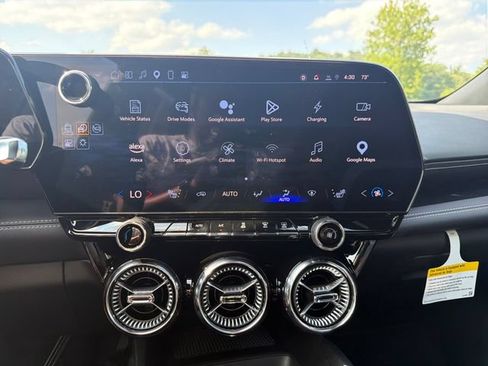 Used 2025 Chevrolet Blazer EV LT AWD/4WD image 17