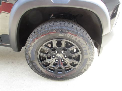 Used 2024 Chevrolet Colorado Trail Boss w/ Technology Package AWD/4WD image 18